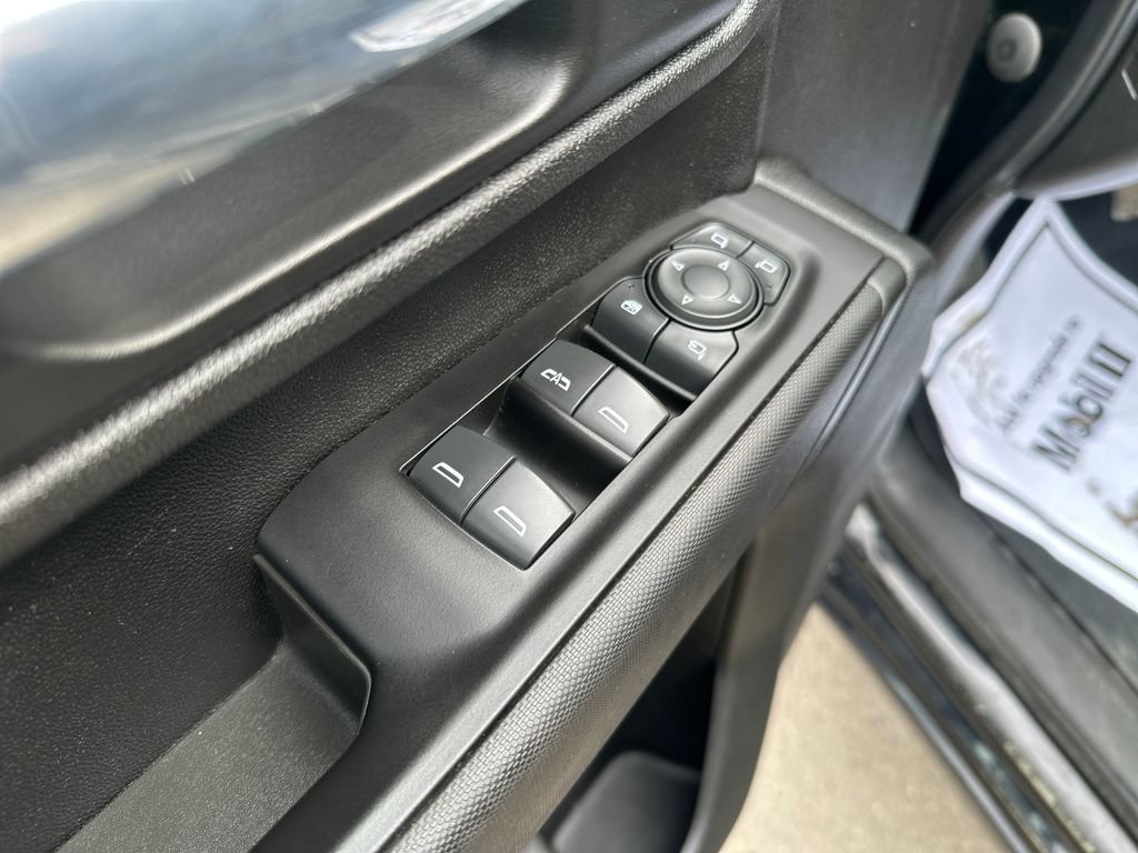 Used 2022 Chevrolet Silverado 2500 Custom w/ Custom Value Package image 11