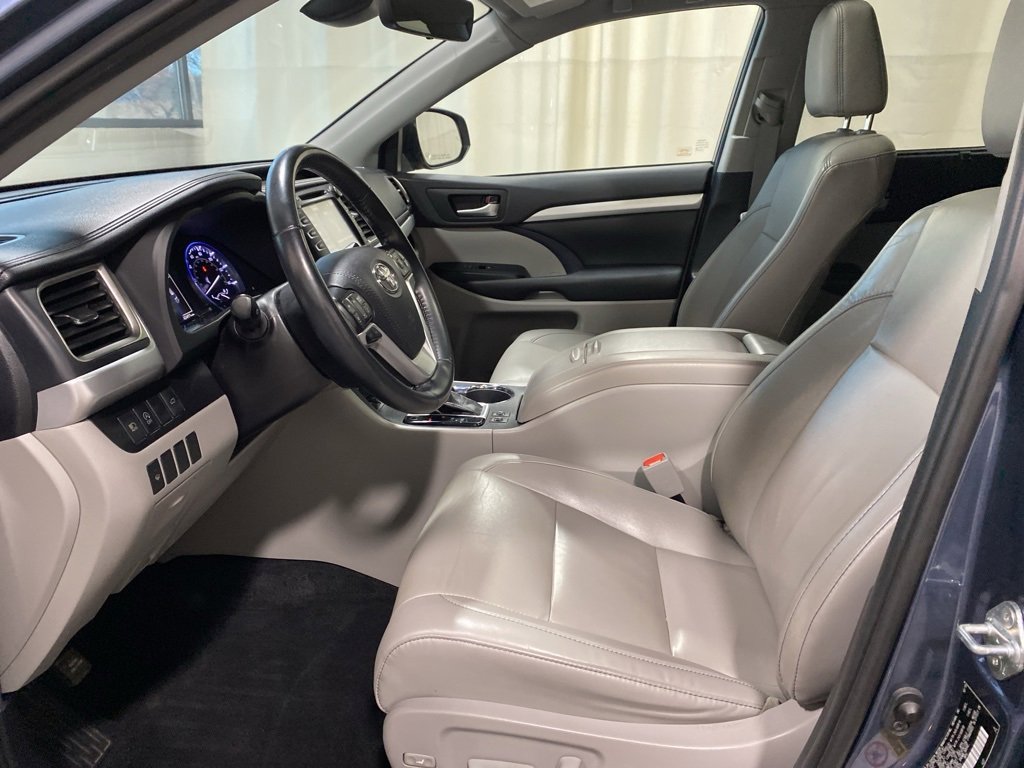 Used 2019 Toyota Highlander XLE image 5
