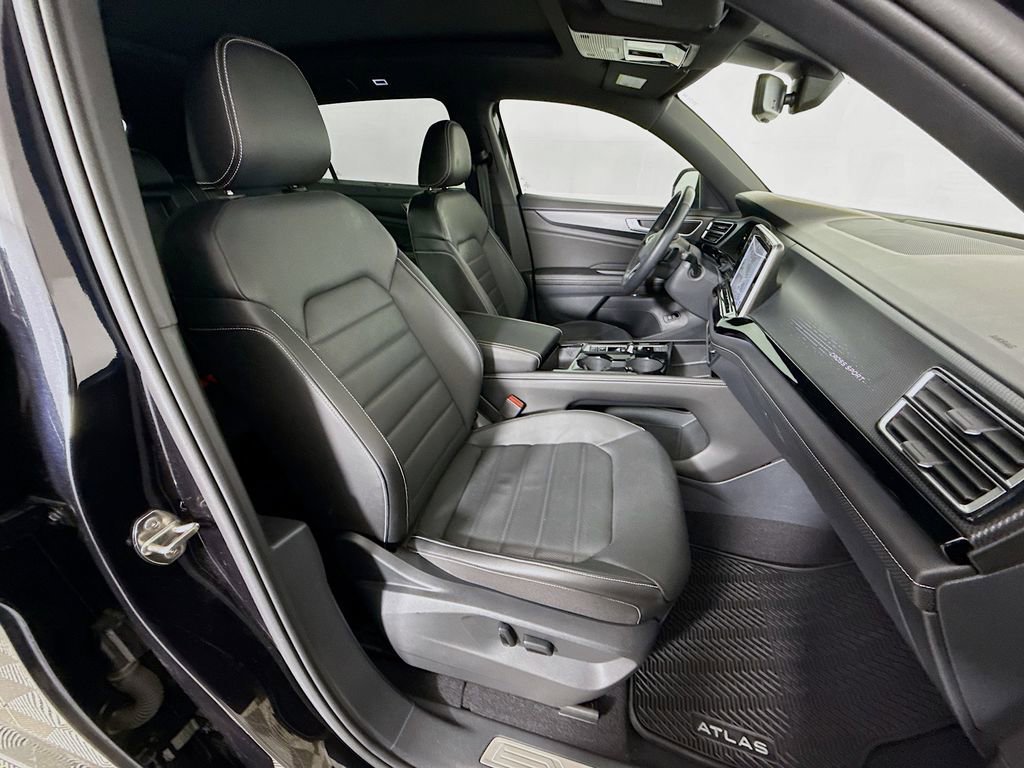 Used 2024 Volkswagen Atlas Cross Sport SEL R-Line image 30