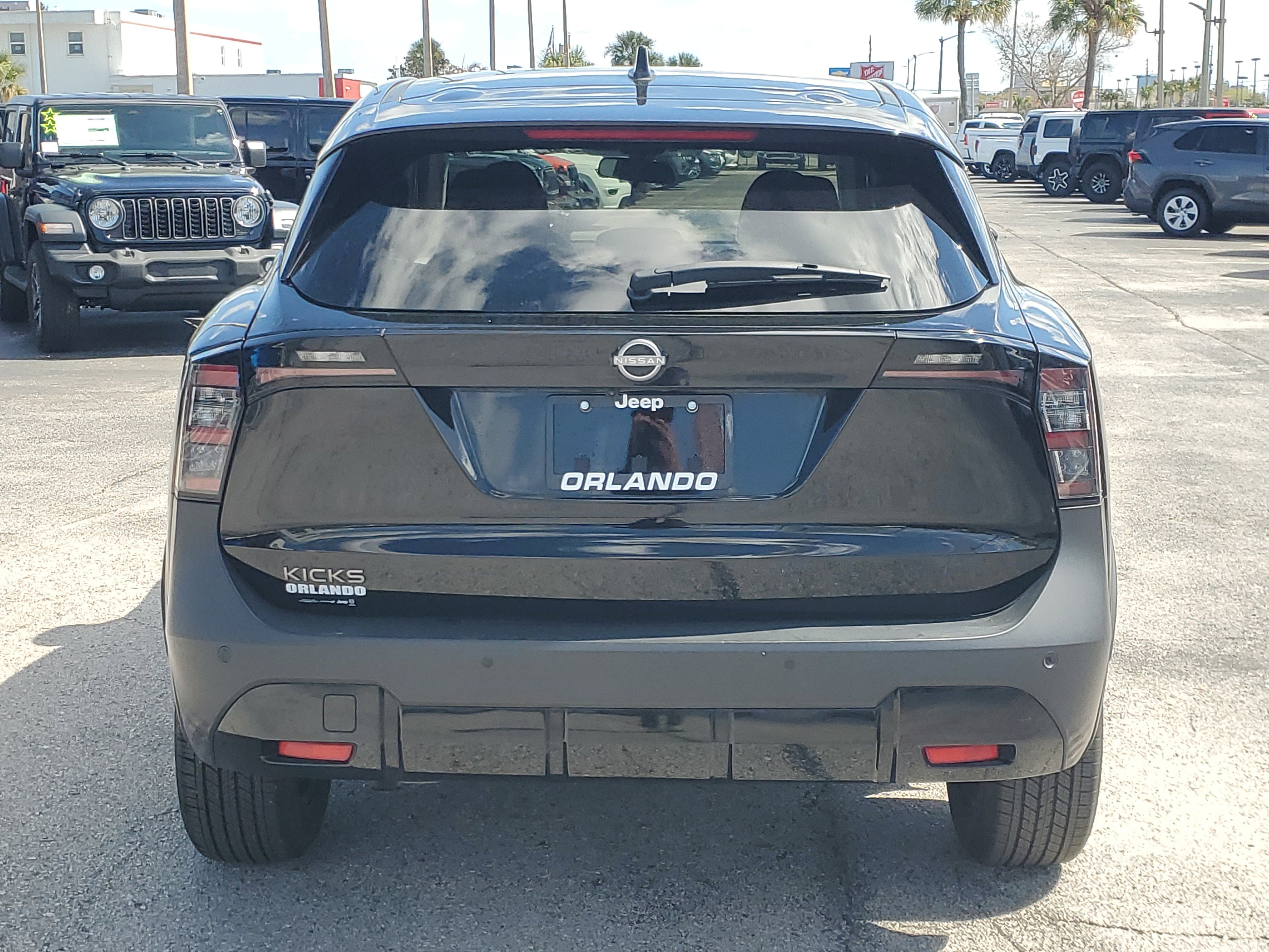 Used 2025 Nissan Kicks SV image 6