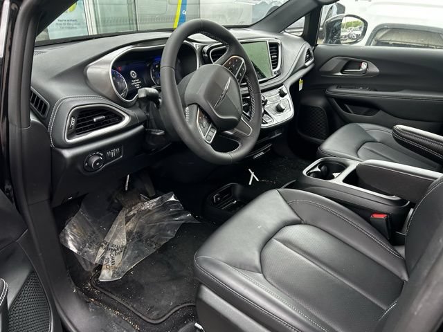 Used 2026 Chrysler Pacifica Select FWD image 14