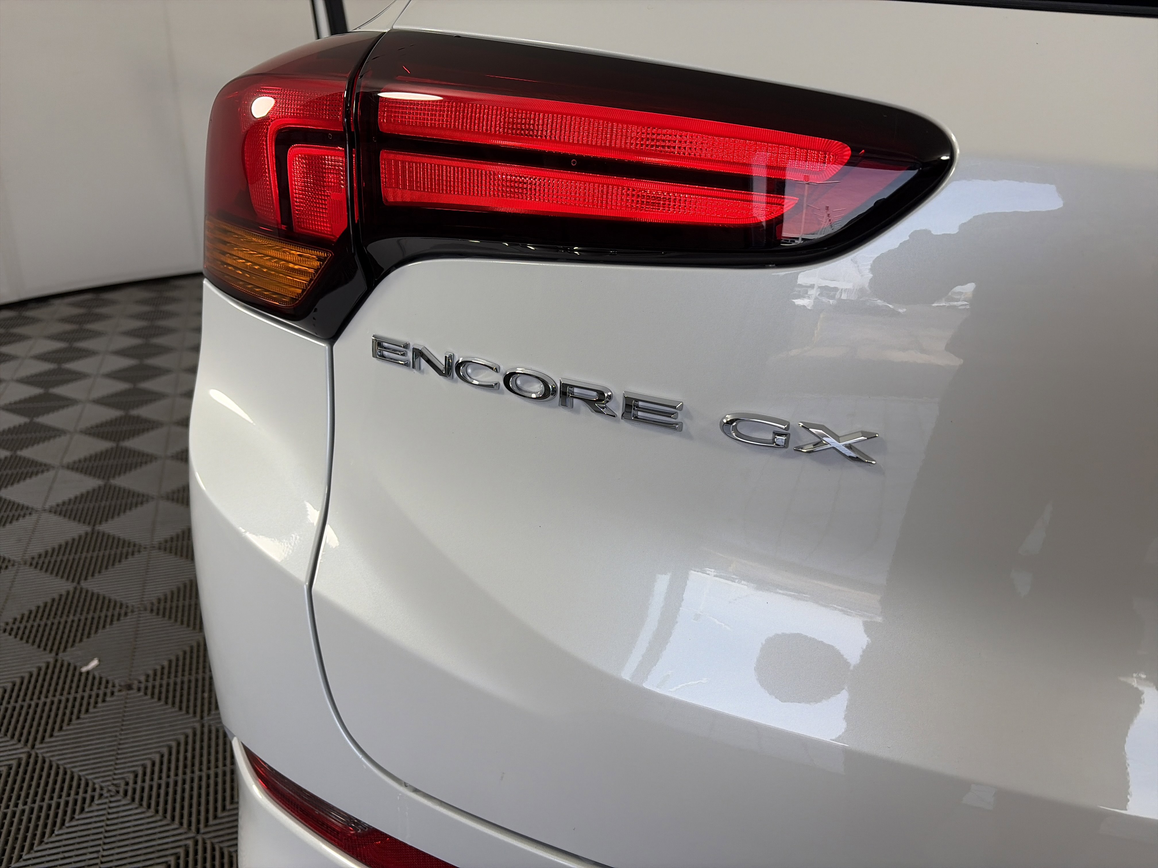 Certified 2022 Buick Encore GX Select w/ Sport Touring Package image 16