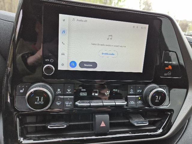 Used 2023 Toyota Highlander XLE AWD/4WD image 28