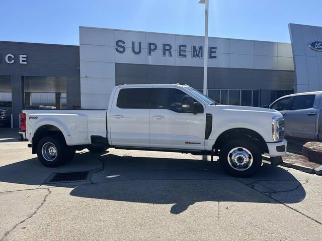 Used 2025 Ford F350 Platinum image 1