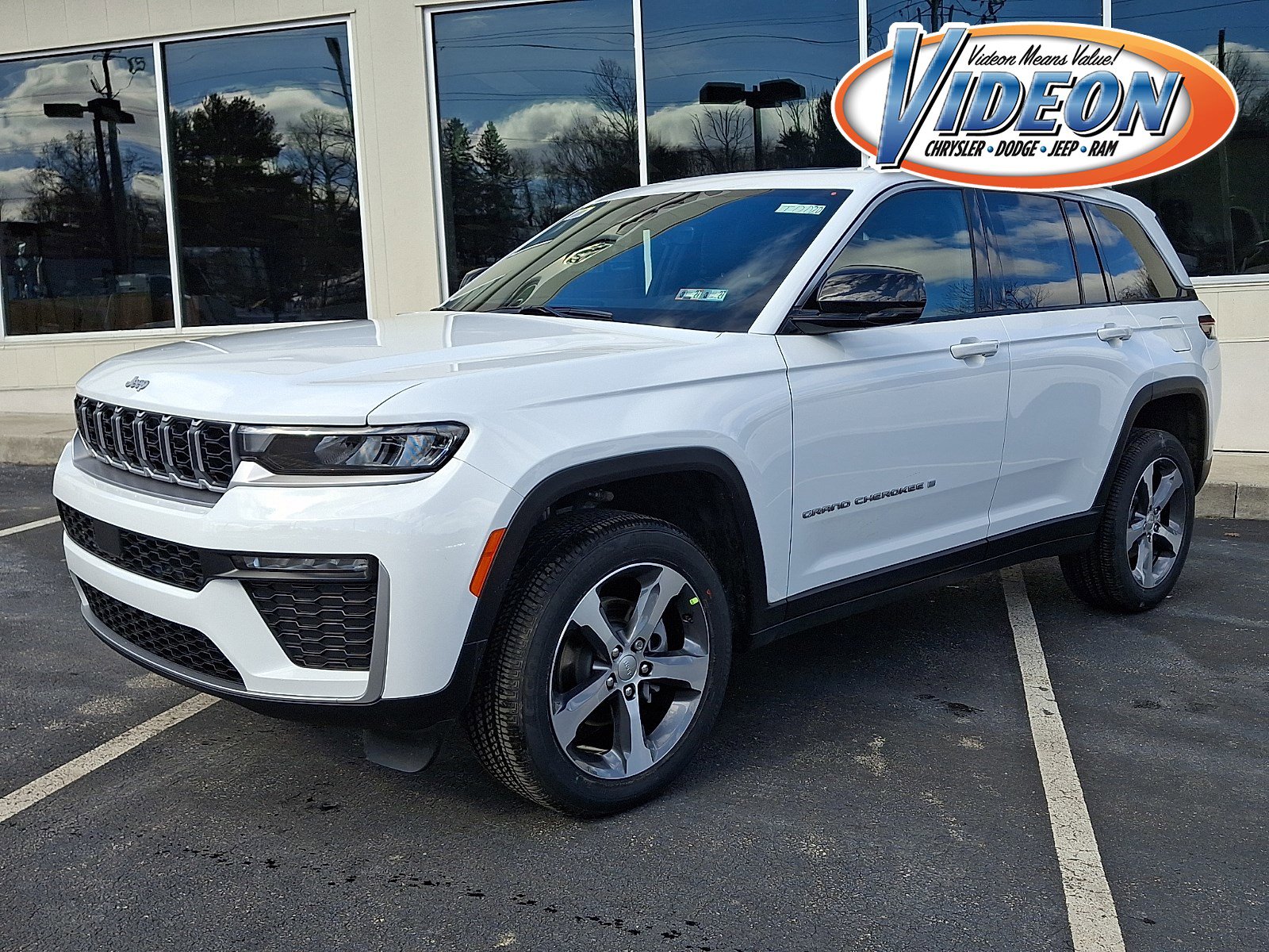 New 2026 Jeep Grand Cherokee Limited video 1