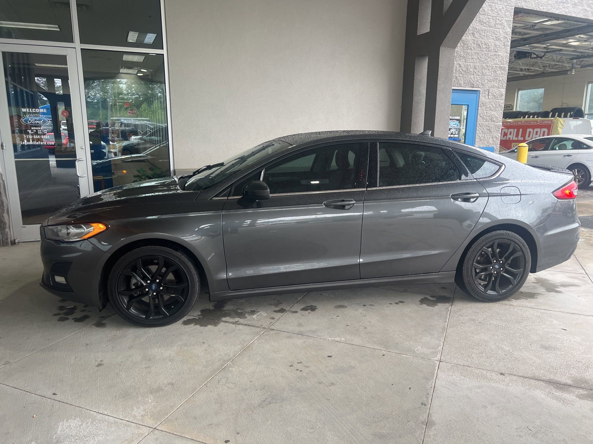 Used 2019 Ford Fusion SE w/ Equipment Group 151A FWD image 2