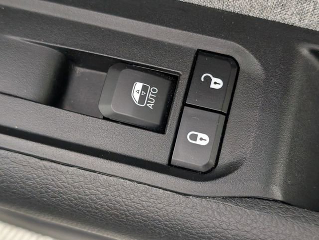Certified 2023 Jeep Compass Sport image 32