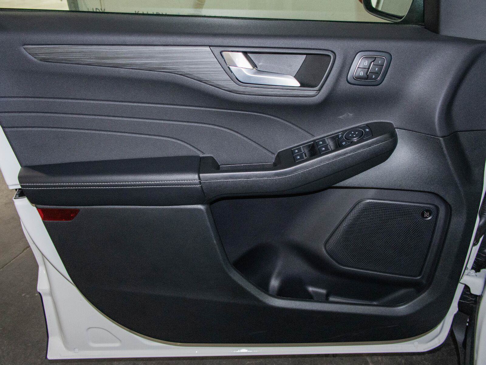 Used 2026 Ford Escape Platinum w/ Premium Technology Package AWD/4WD image 11