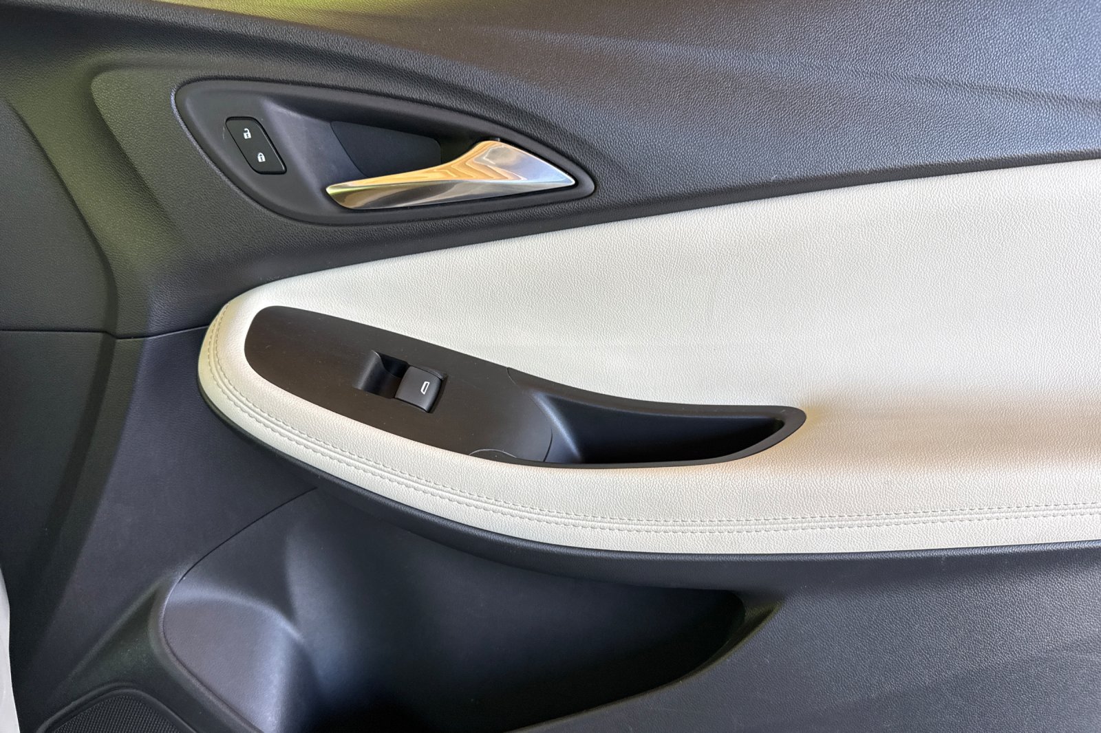 Used 2024 Buick Encore GX Sport Touring FWD image 21