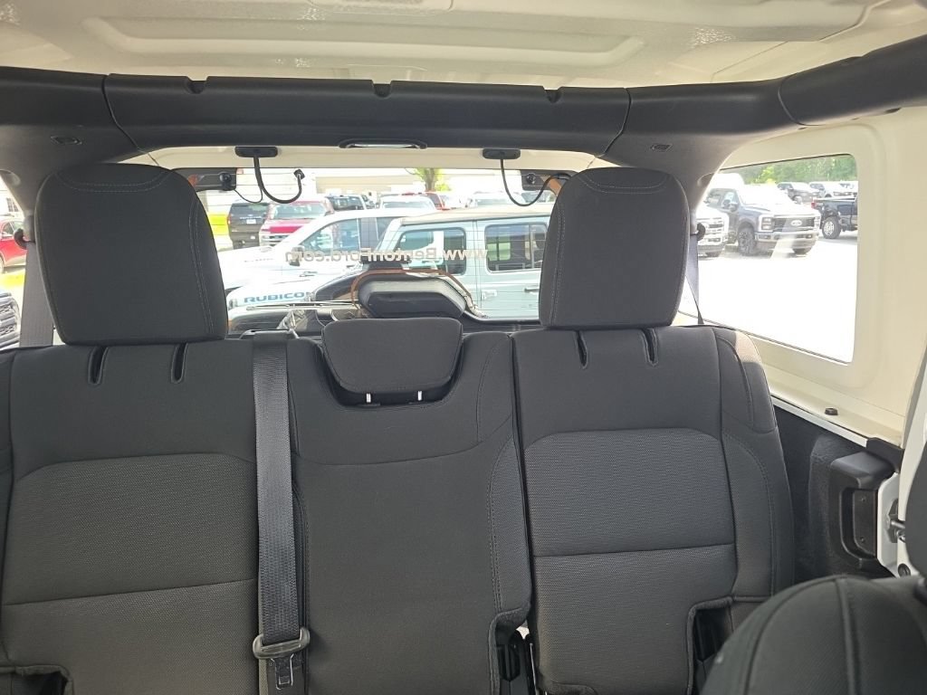 Used 2022 Jeep Wrangler Unlimited Sahara w/ LED Lighting Group AWD/4WD image 29