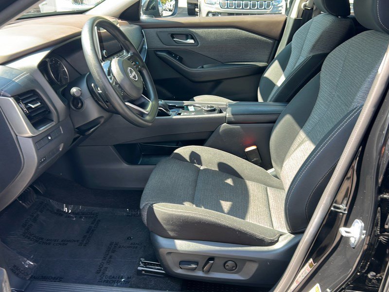 Used 2022 Nissan Rogue SV image 14