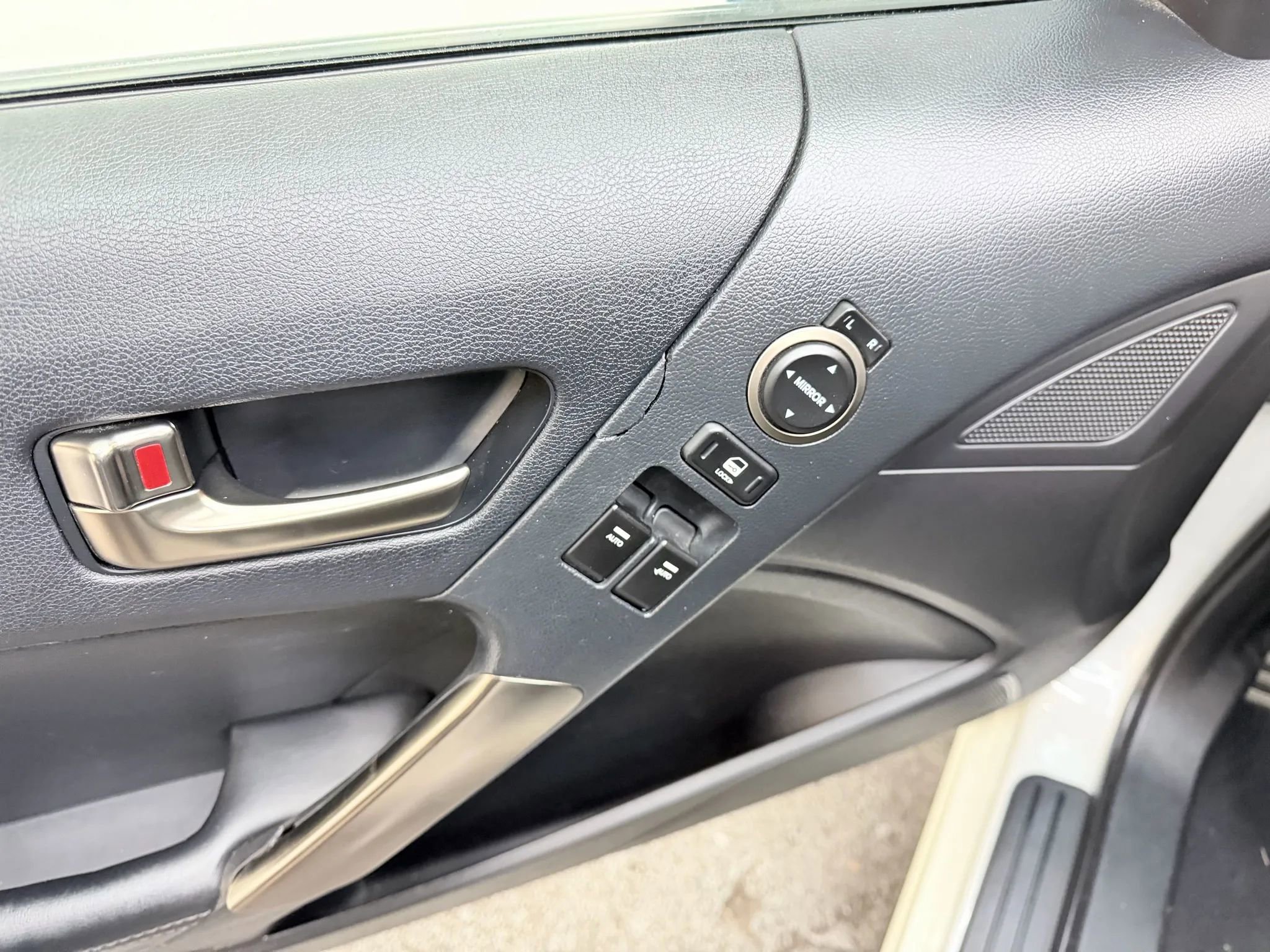 Used 2013 Hyundai Genesis 3.8 image 14