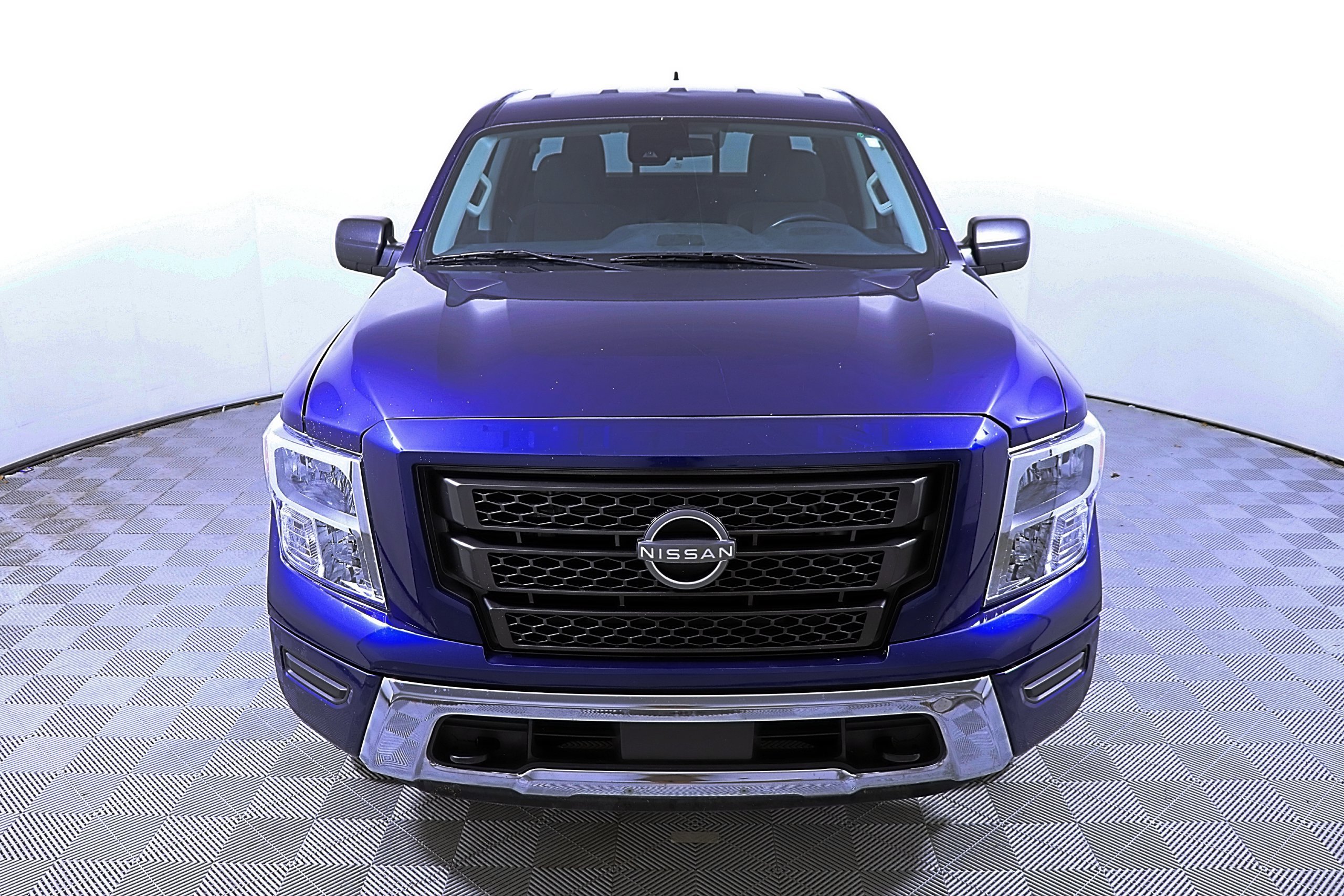 Used 2024 Nissan Titan SV w/ Accessory Utility Package AWD/4WD image 4