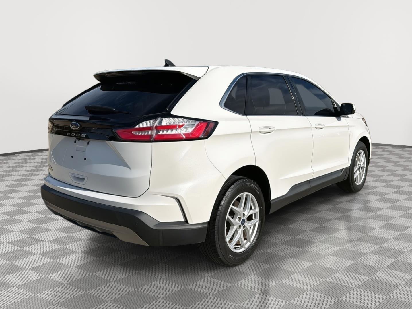 Used 2021 Ford Edge SEL w/ Convenience Package image 5