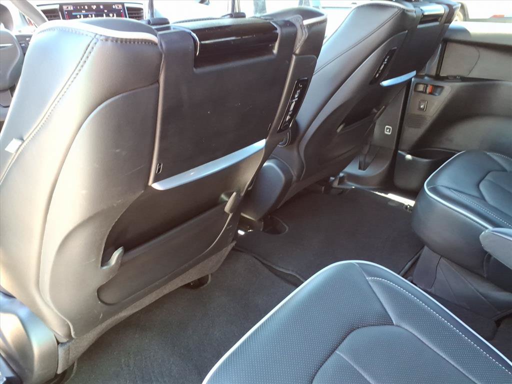 Used 2024 Chrysler Pacifica Limited w/ Uconnect Theater Family Group AWD/4WD image 16