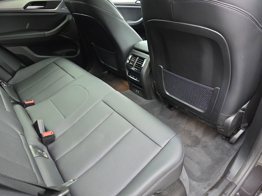 Used 2025 BMW X4 xDrive30i image 13