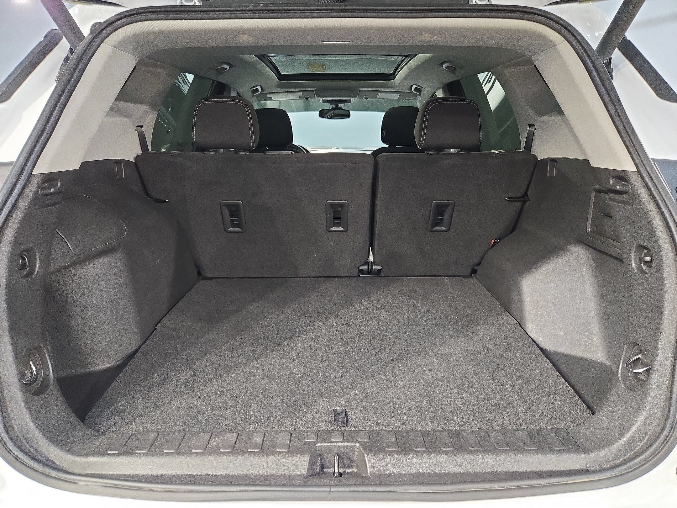 Used 2022 GMC Terrain SLE w/ Driver Convenience Package FWD image 18