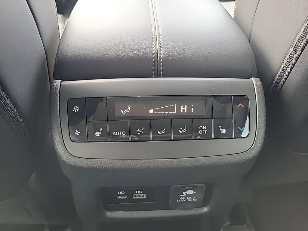 Used 2024 Nissan Pathfinder Platinum image 14