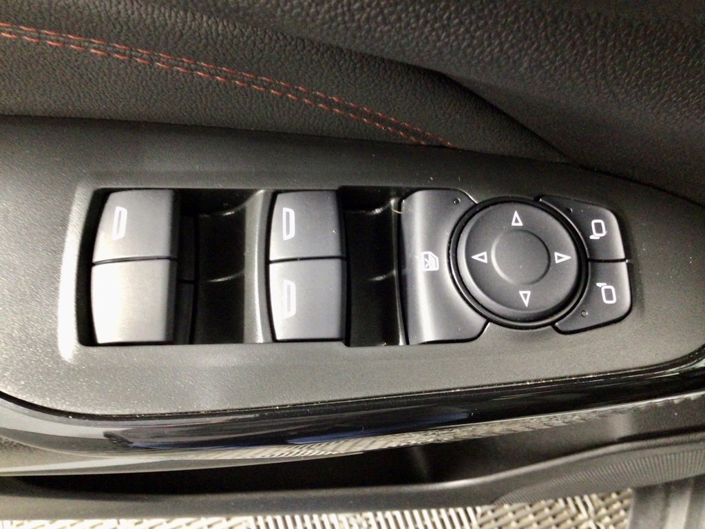 Used 2025 Chevrolet Trax RS image 16