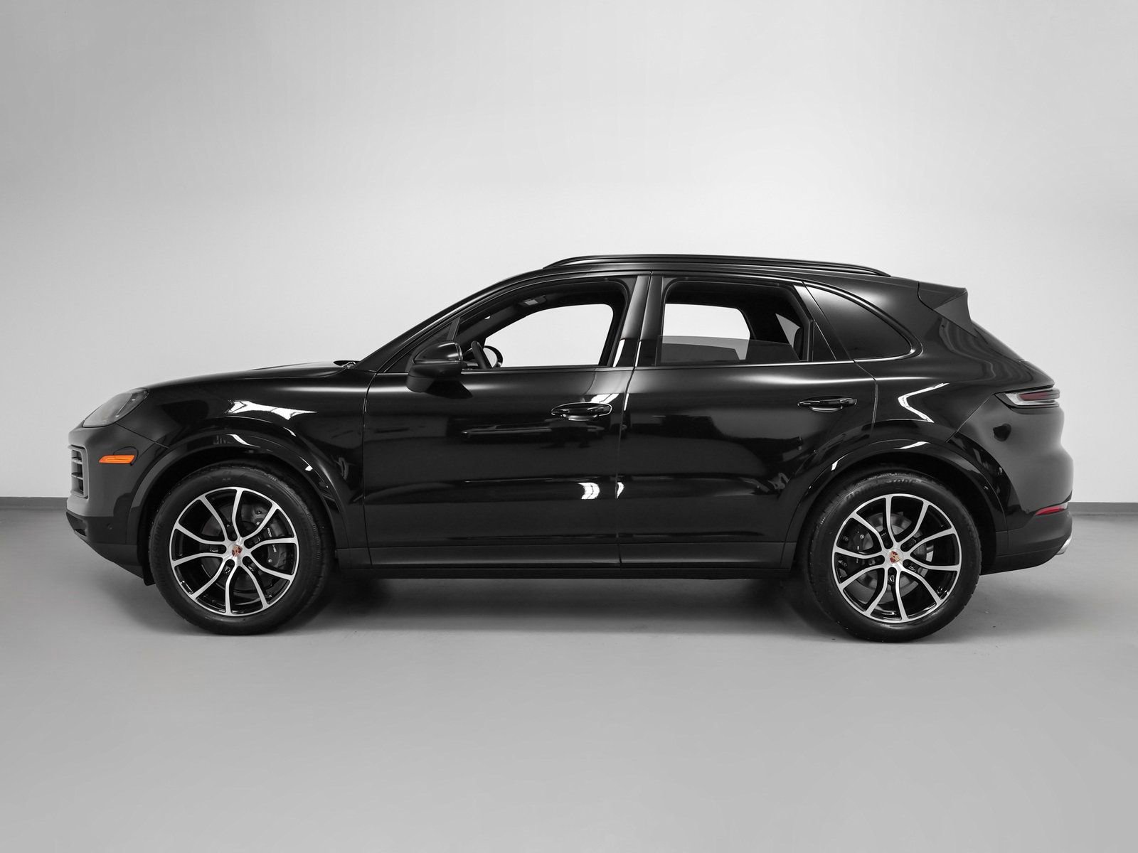 Certified 2025 Porsche Cayenne image 2
