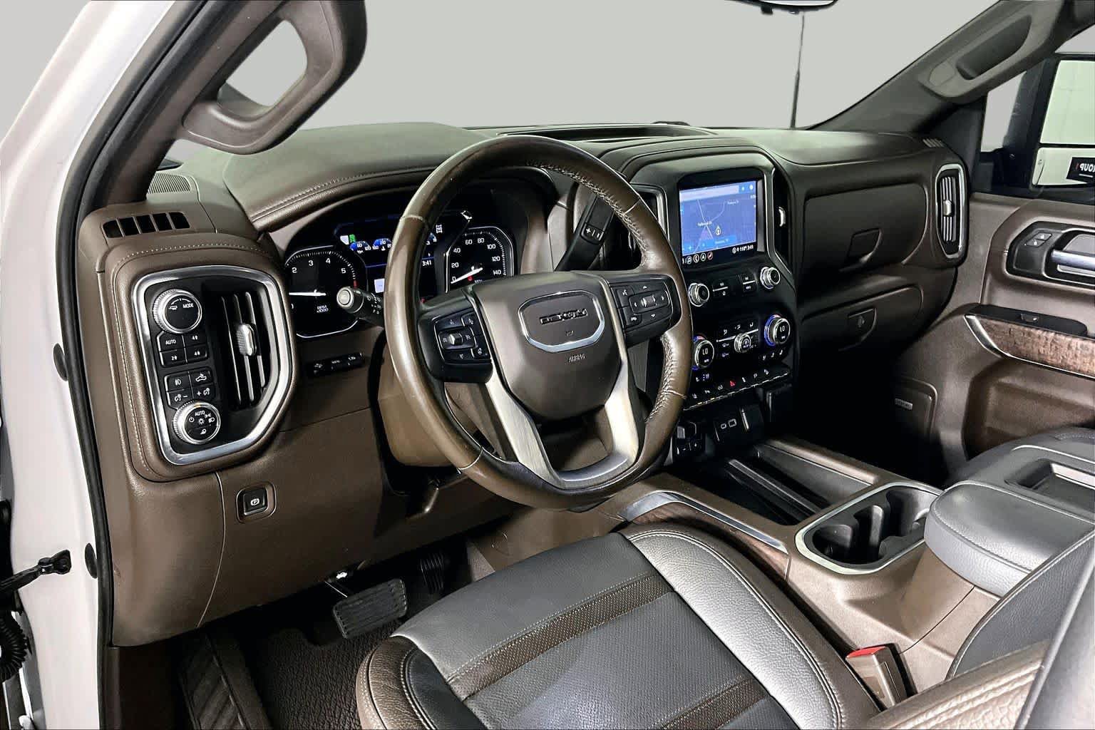 Used 2022 GMC Sierra 2500 Denali w/ Denali Ultimate Package AWD/4WD image 17