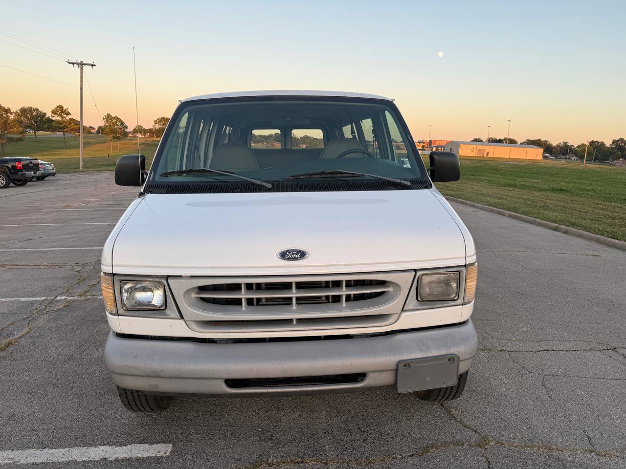 Used 1998 Ford E-350 and Econoline 350 Club Wagon image 7