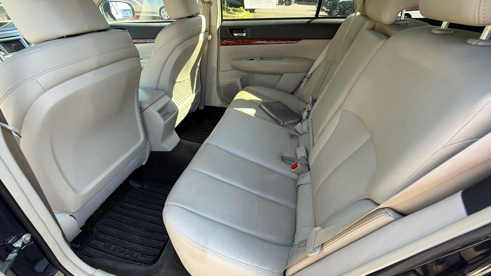 Used 2012 Subaru Outback 3.6R Limited w/ Moonroof Pkg AWD/4WD image 17
