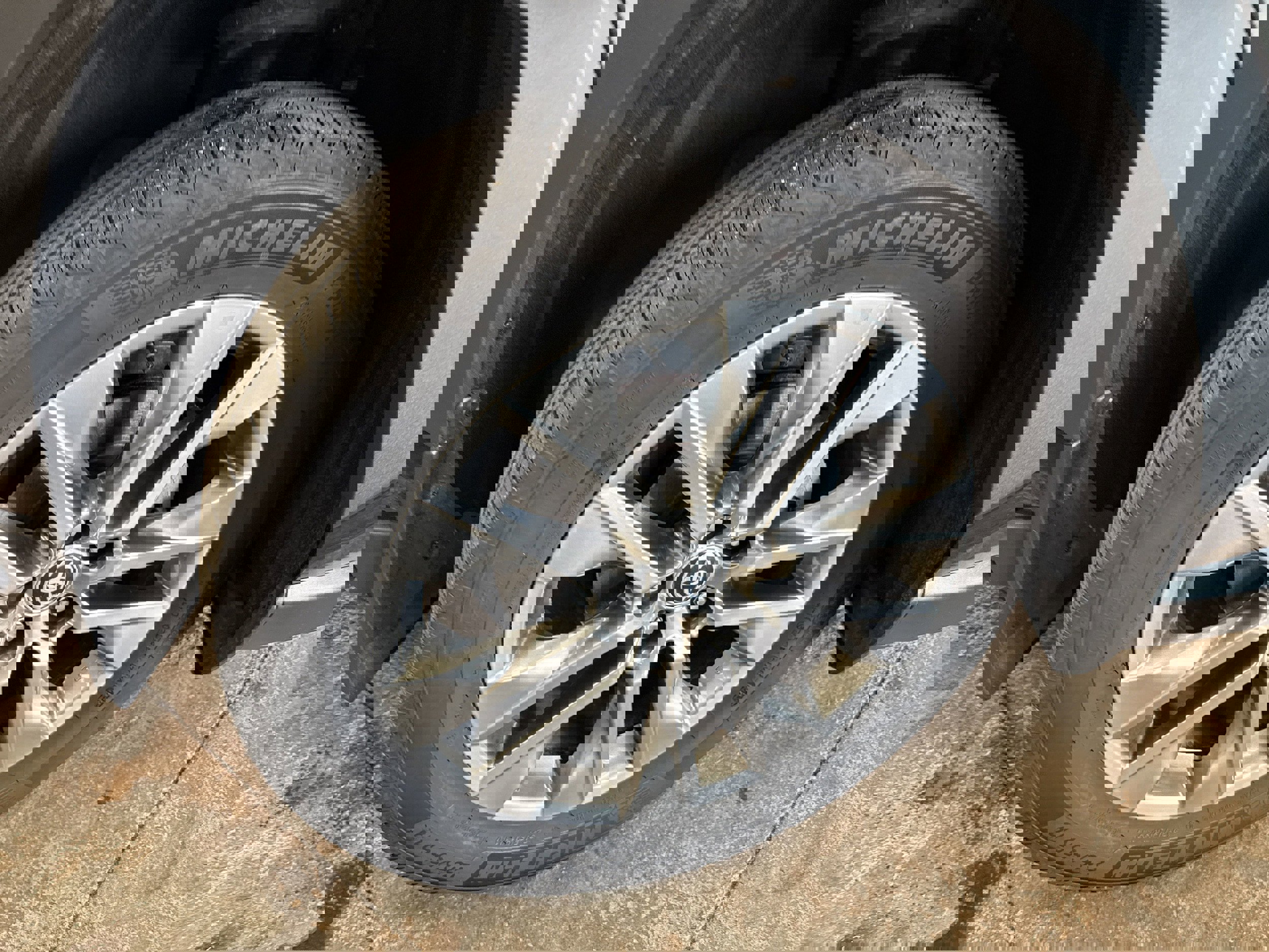 Used 2023 Toyota RAV4 XLE Premium image 12