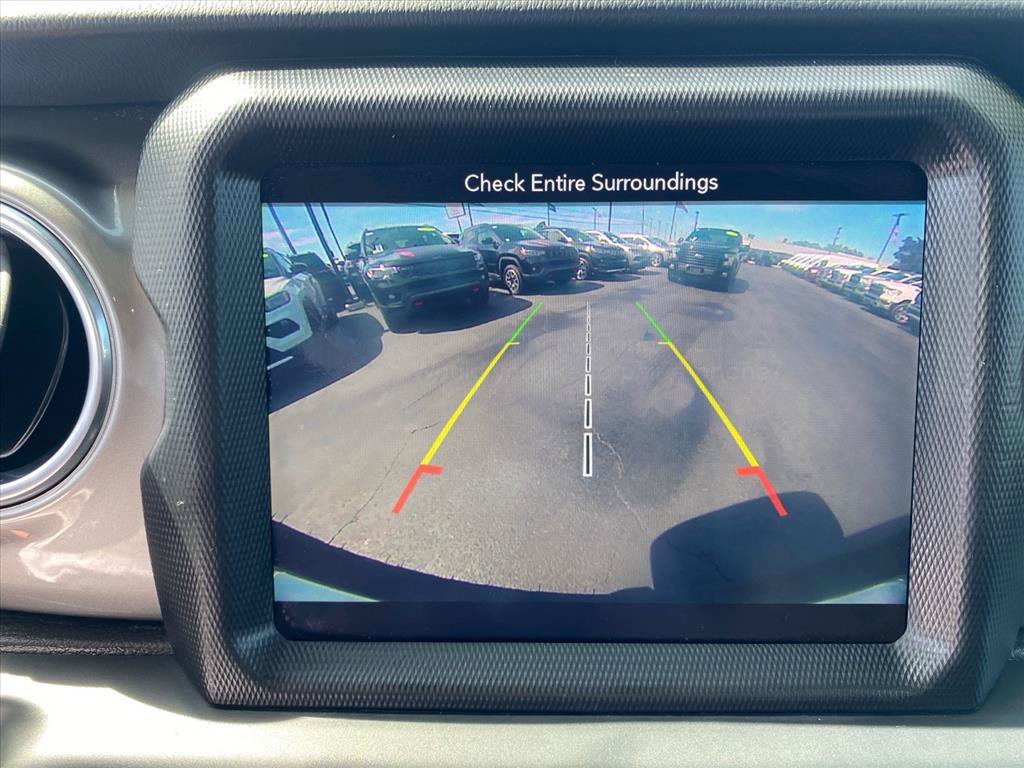 Used 2019 Jeep Wrangler Unlimited Sahara w/ Uconnect 4C Nav & Sound Group AWD/4WD image 16