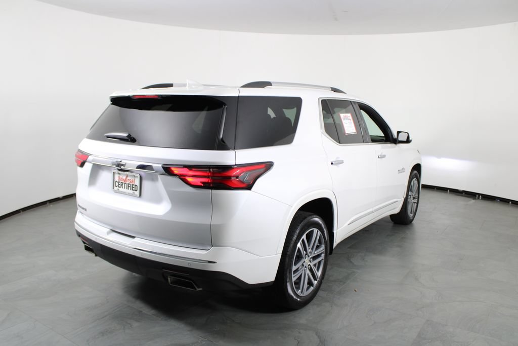 Used 2023 Chevrolet Traverse High Country FWD image 3