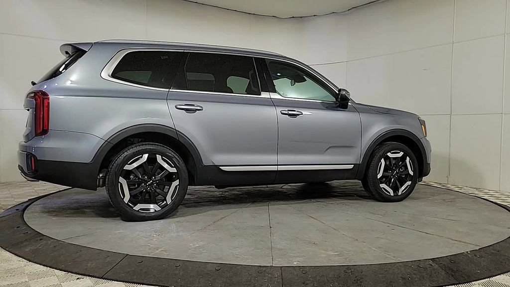 Used 2025 Kia Telluride S image 7