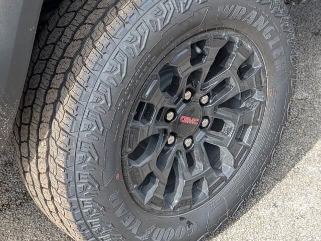 New 2026 GMC Canyon Elevation w/ Convenience Package RWD image 7