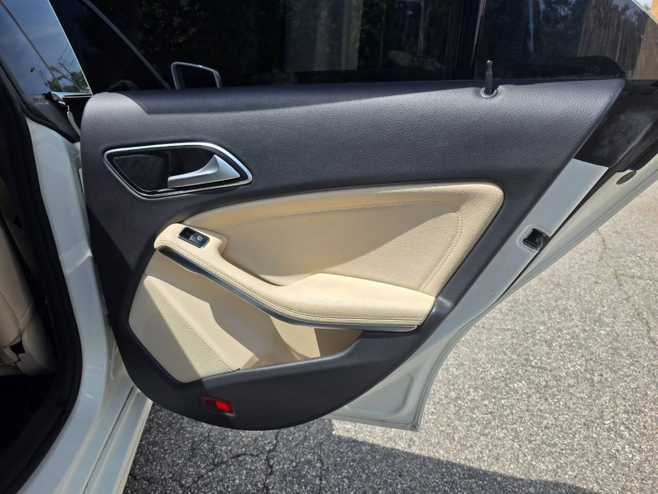Used 2014 Mercedes-Benz CLA 250 image 30