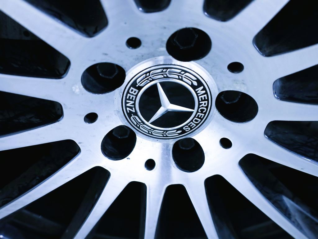 Used 2022 Mercedes-Benz S 500 4MATIC w/ AMG Line Package image 9