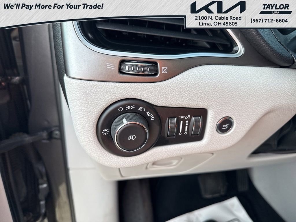 Used 2019 Jeep Cherokee Limited w/ Technology Group image 24