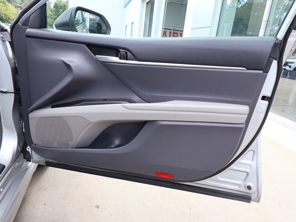 Used 2022 Toyota Camry SE FWD image 29