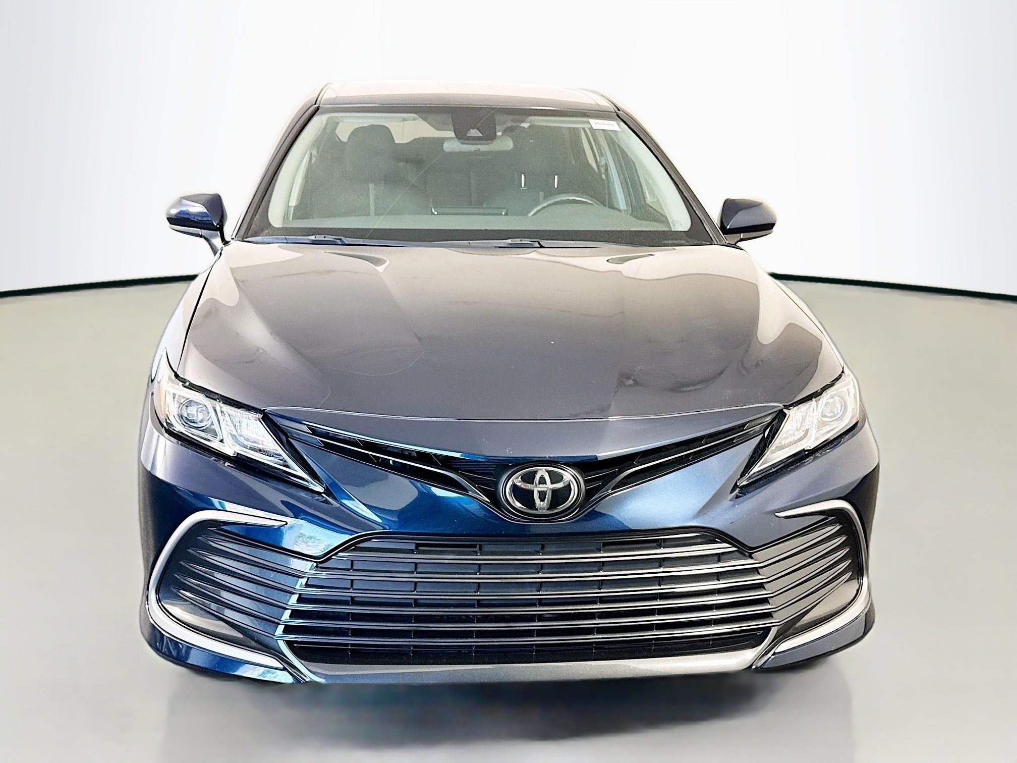 Used 2021 Toyota Camry LE image 2