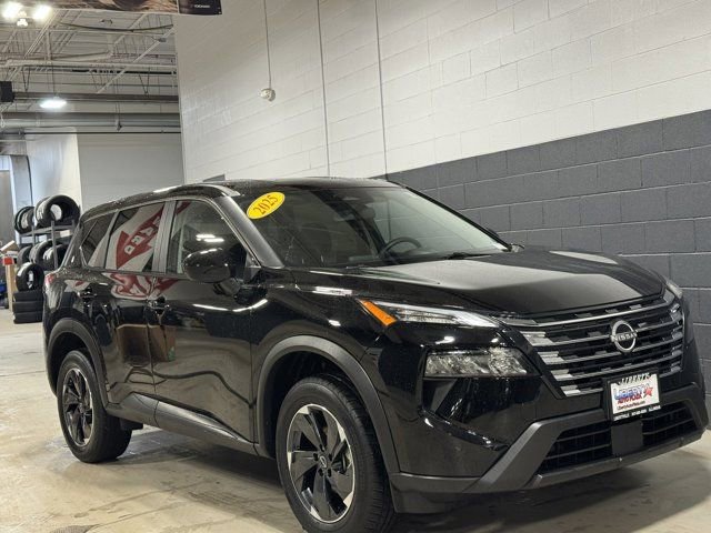 Used 2025 Nissan Rogue SV image 2