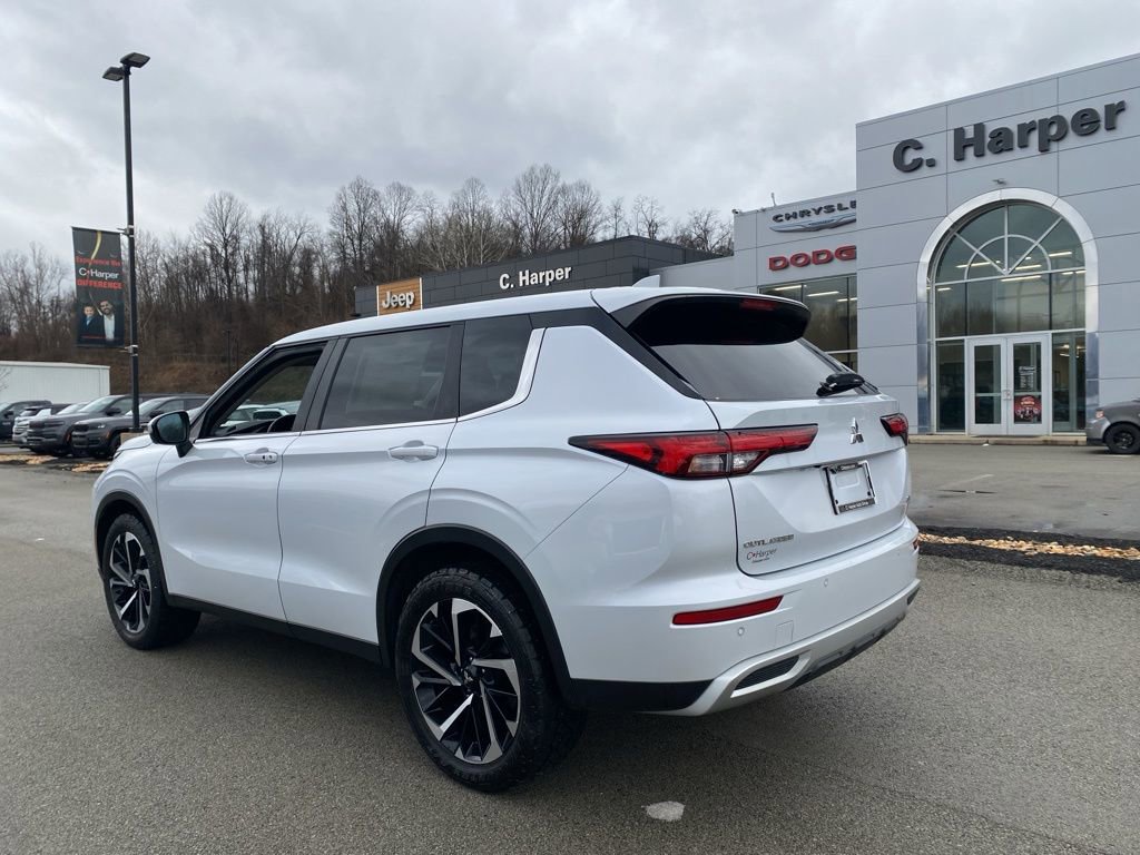 Used 2024 Mitsubishi Outlander SE image 4