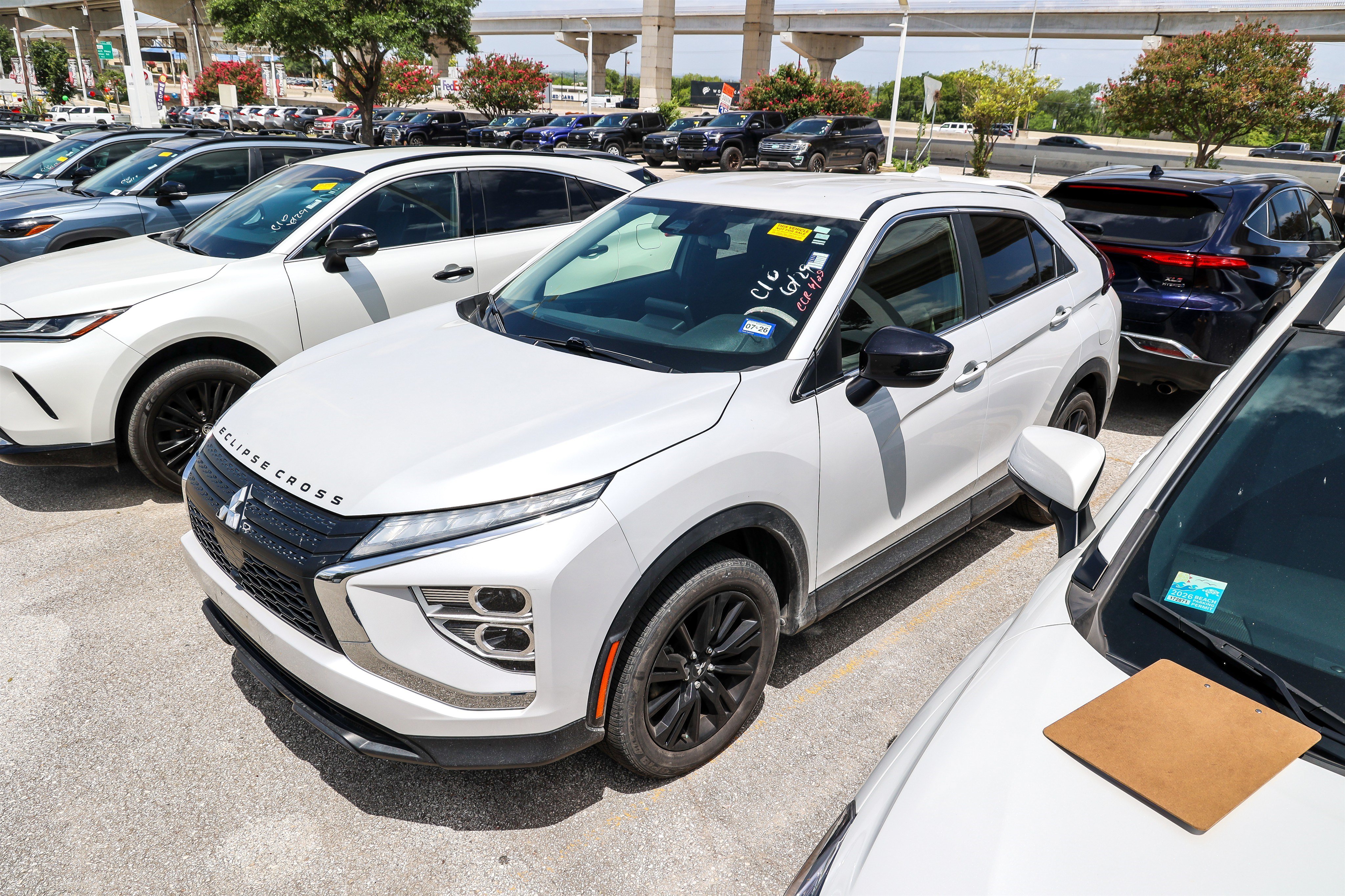 Used 2023 Mitsubishi Eclipse Cross LE AWD/4WD image 3