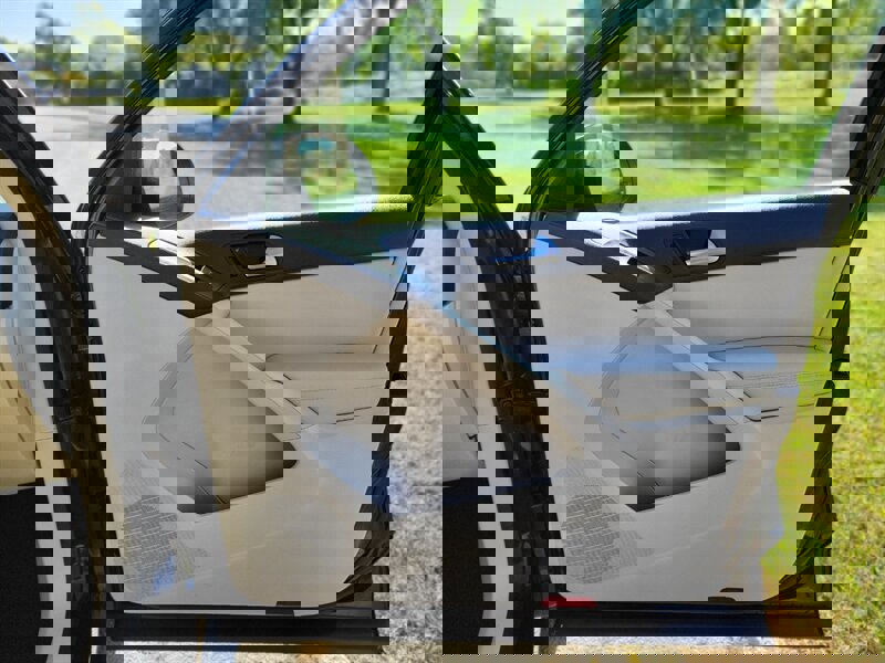 Used 2011 Volkswagen Tiguan SE image 22