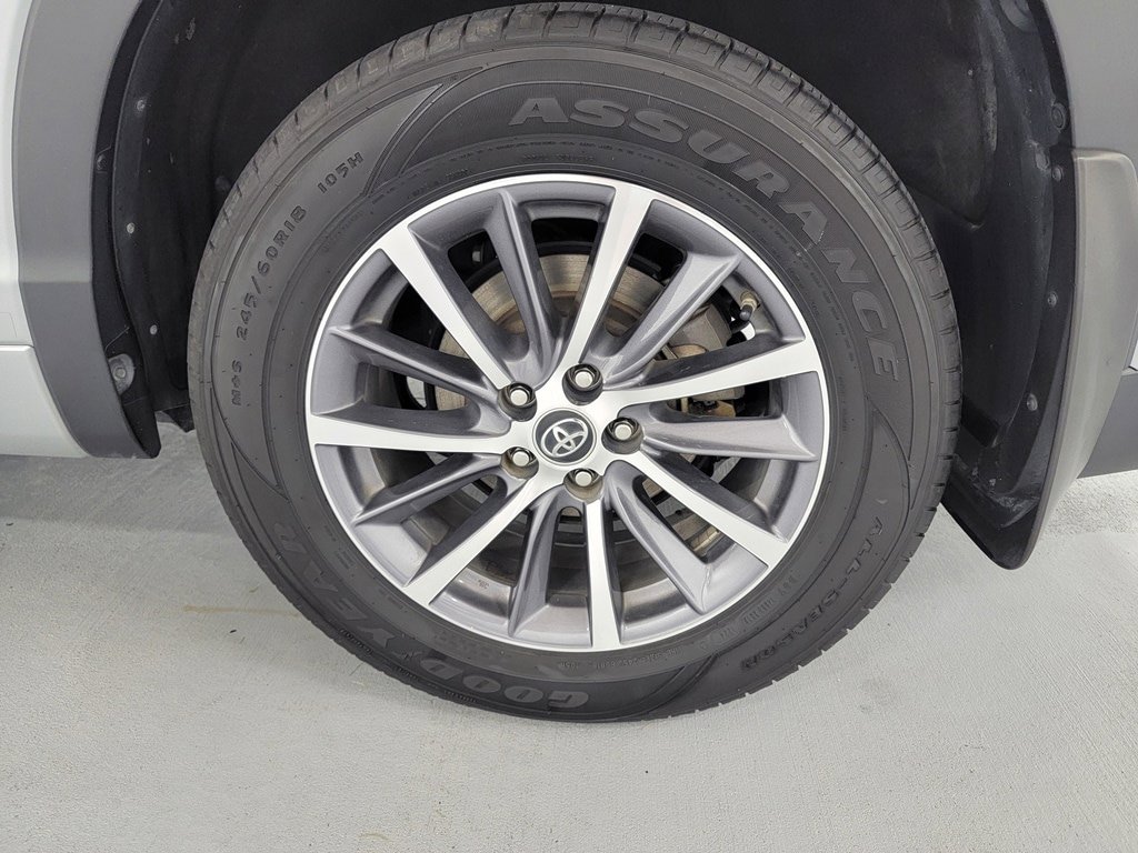 Used 2018 Toyota Highlander XLE AWD/4WD image 11