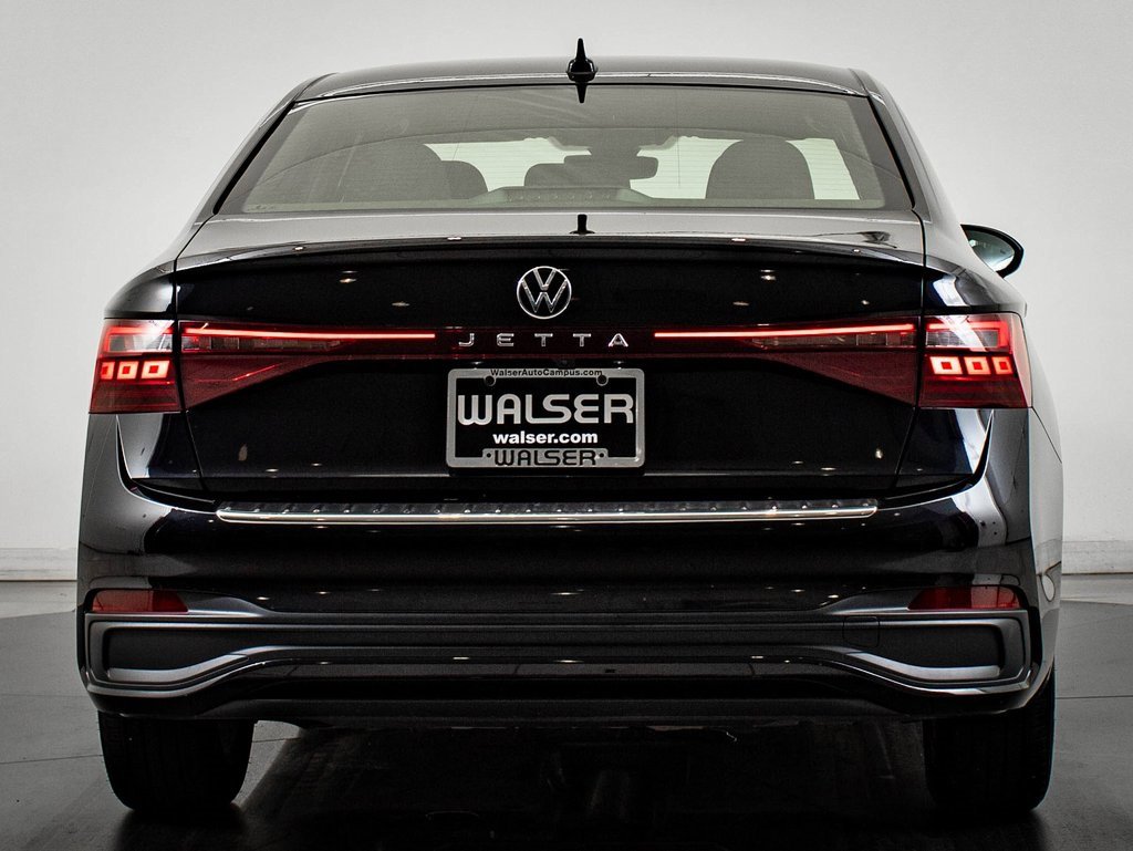 Used 2025 Volkswagen Jetta Sport image 7