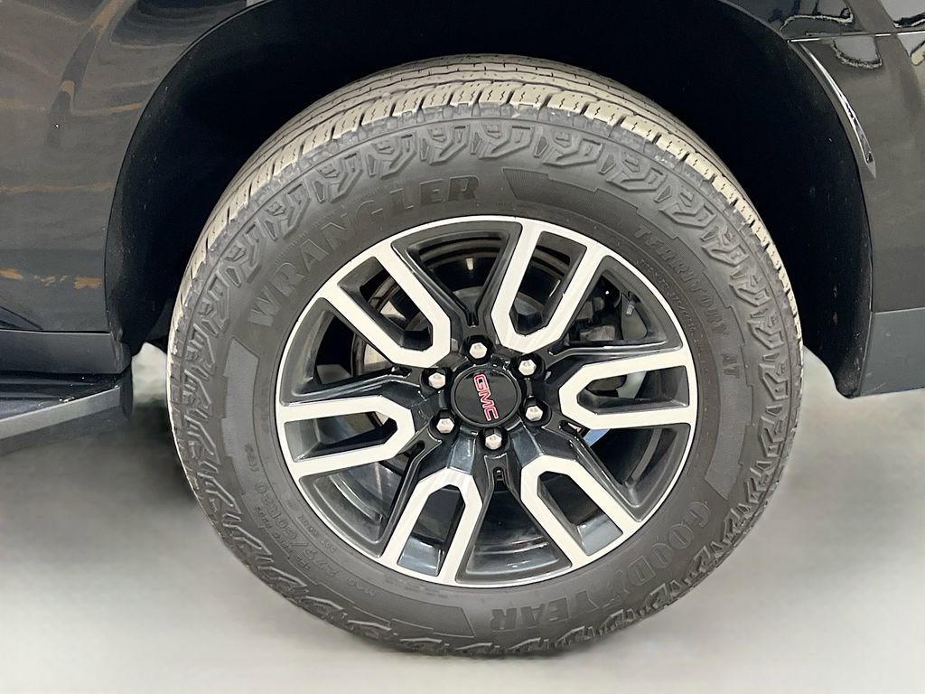 Used 2023 GMC Yukon XL AT4 image 39