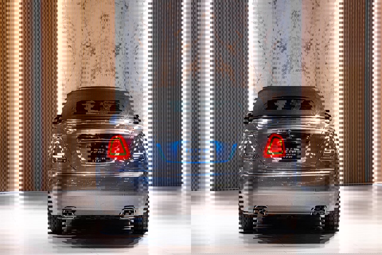 Used 2018 Rolls-Royce Dawn image 9