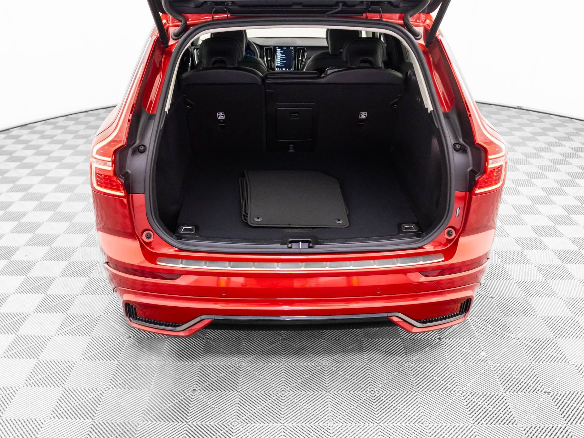 Used 2025 Volvo XC60 B5 Core w/ Protection Package Premier image 30