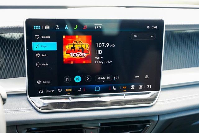 Used 2025 Volkswagen Tiguan SE w/ Panoramic Sunroof Package image 15