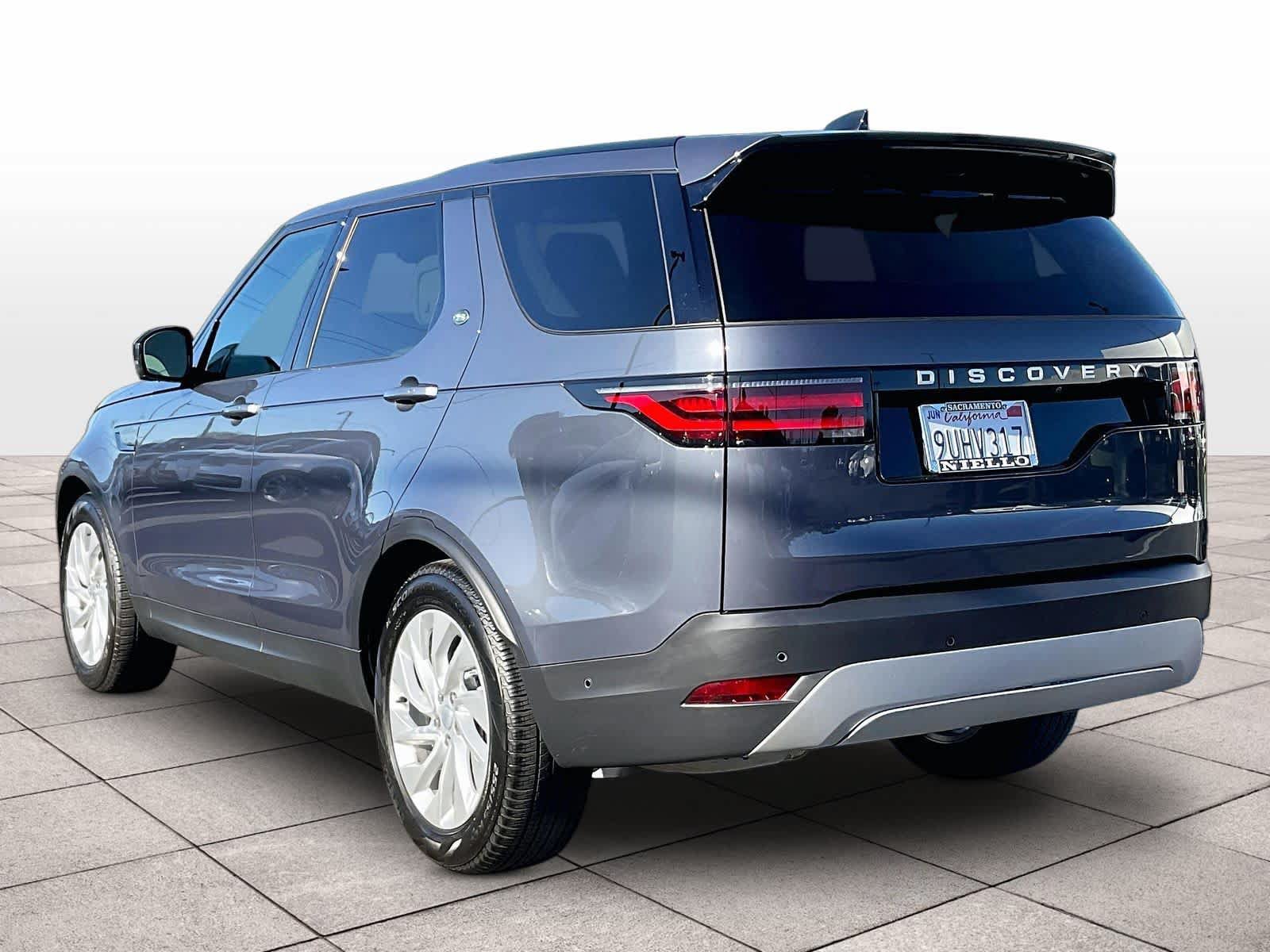 Used 2025 Land Rover Discovery S AWD/4WD image 14