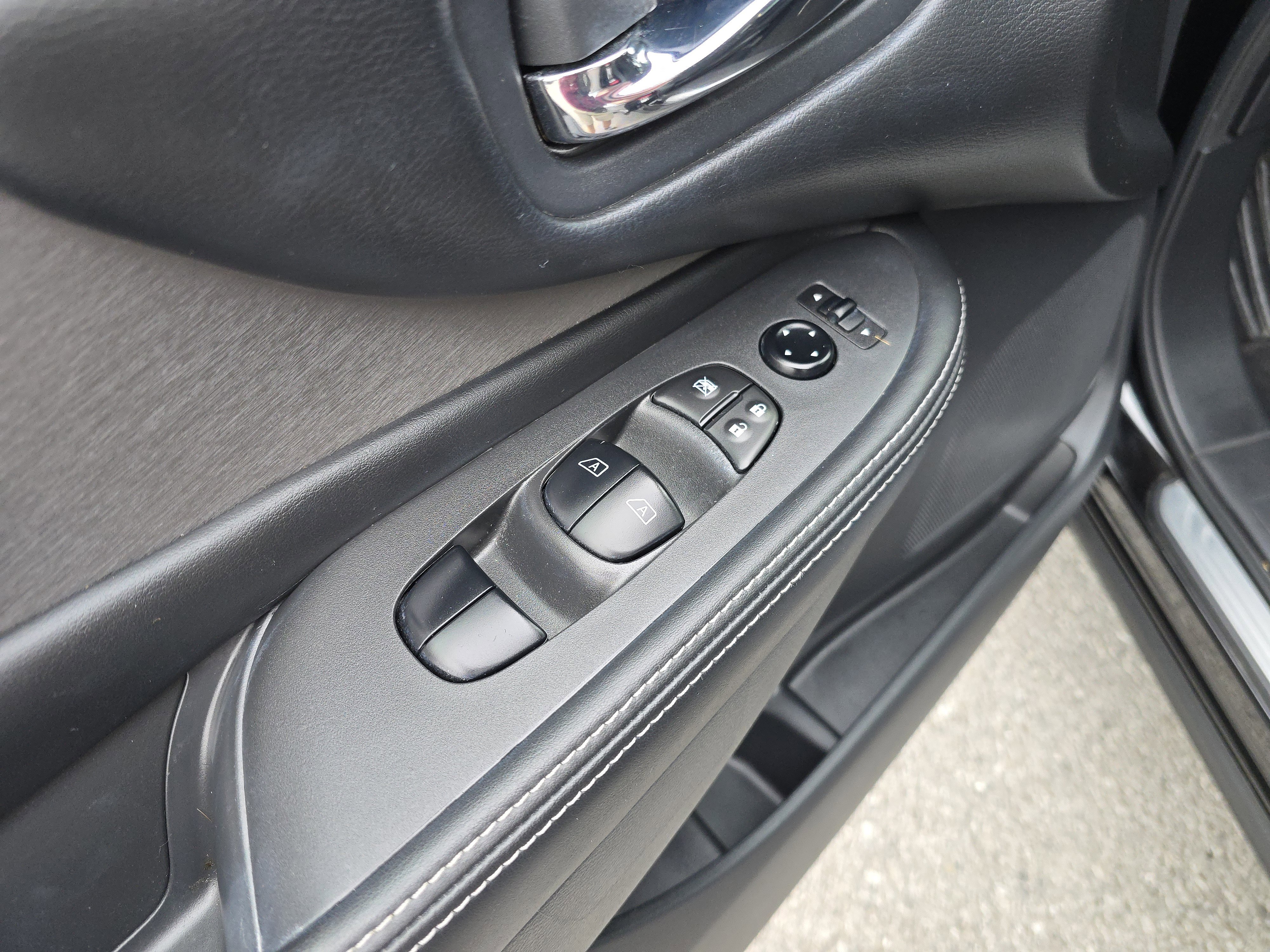 Used 2022 Nissan Murano S image 26