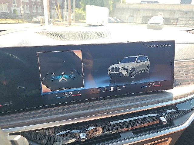 Used 2024 BMW X7 xDrive40i w/ Executive Package image 27